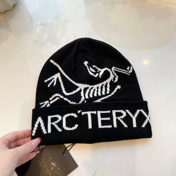 Brand new Arc'teryx knitted hat - Picture 4 of 5